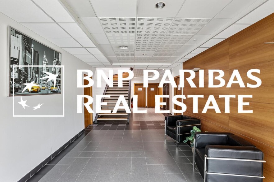Office in Aix-en-Provence for lease - Lobby - Image 3 of 16