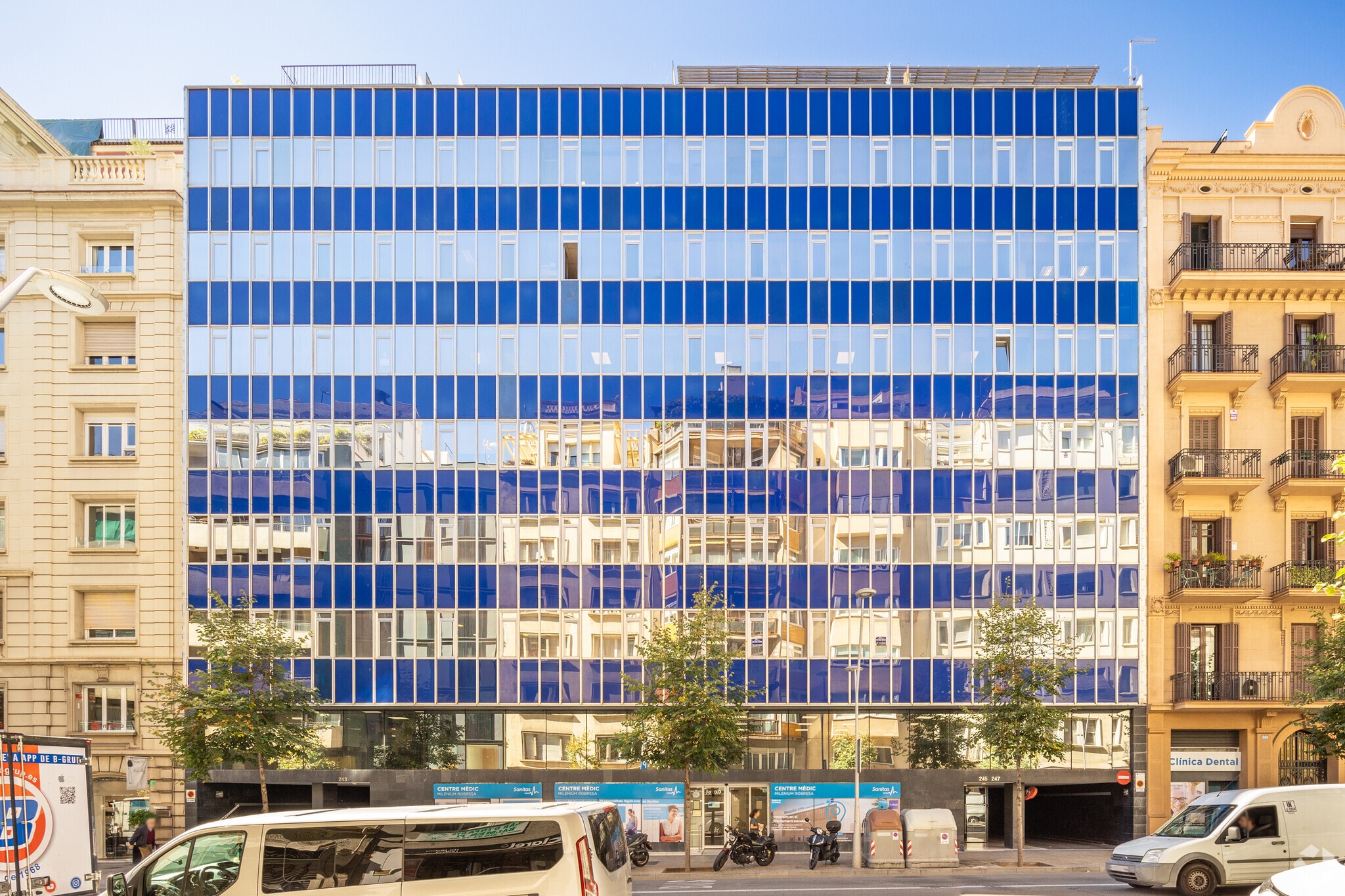 Office in Barcelona, Barcelona for lease Primary Photo- Image 1 of 9