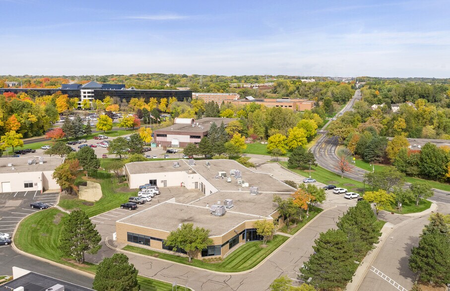 2955 Xenium Ln N, Plymouth, MN à vendre - Photo du bâtiment - Image 2 de 3