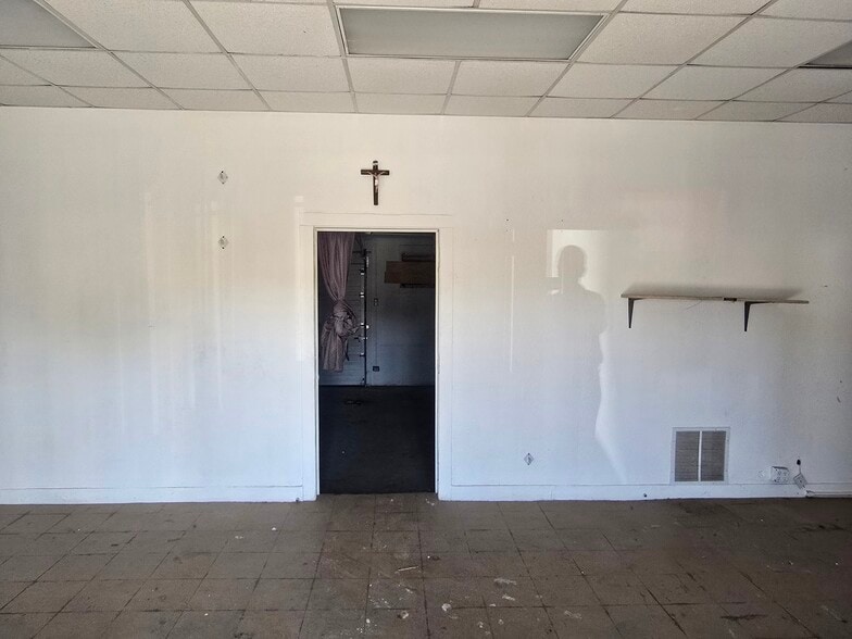 1500 Fredericksburg Rd, San Antonio, TX for sale - Building Photo - Image 2 of 7