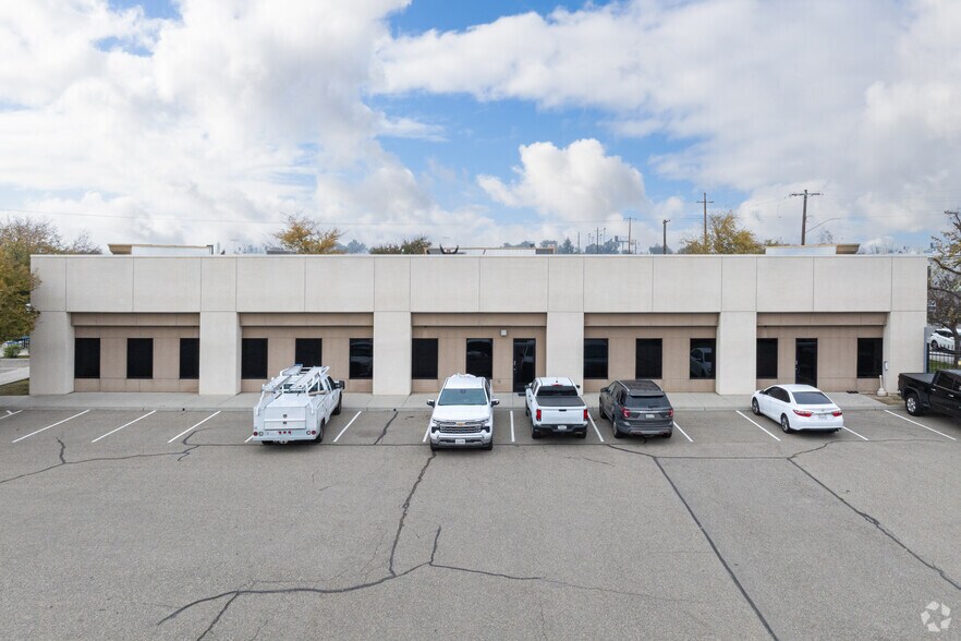 2990 E Annadale Ave, Fresno, CA à vendre - Photo du bâtiment - Image 2 de 4