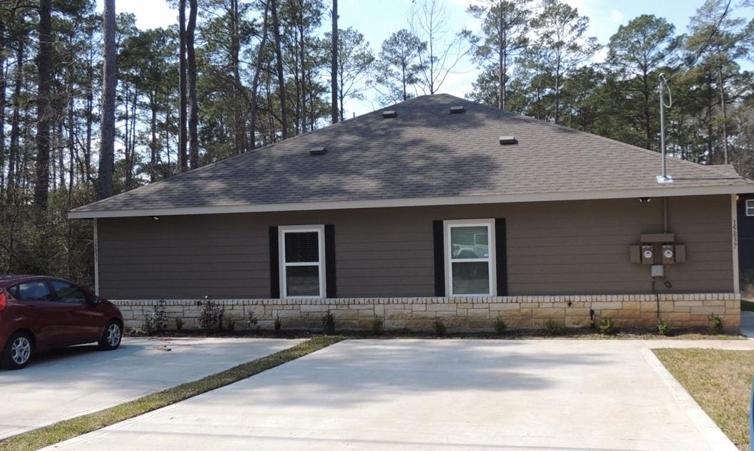 15833 Cottonwood Dr, Montgomery, TX for sale Primary Photo- Image 1 of 2