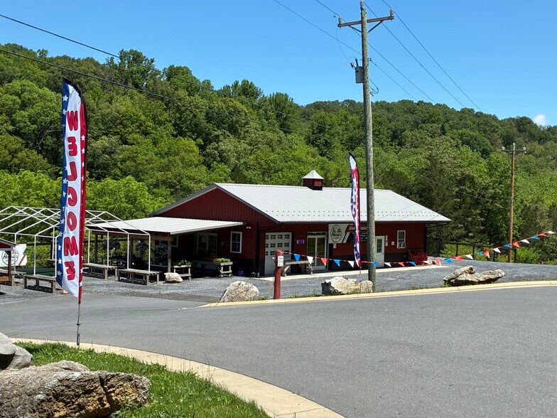 885 Stonewall Jackson Hwy, Bentonville, VA à louer - Photo du bâtiment - Image 2 de 15