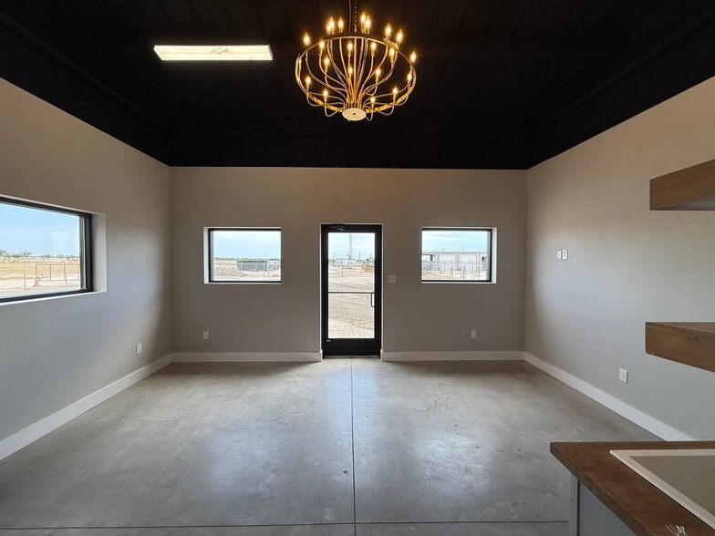 405 E Interstate 20, Big Spring, TX for lease - Building Photo - Image 1 of 23