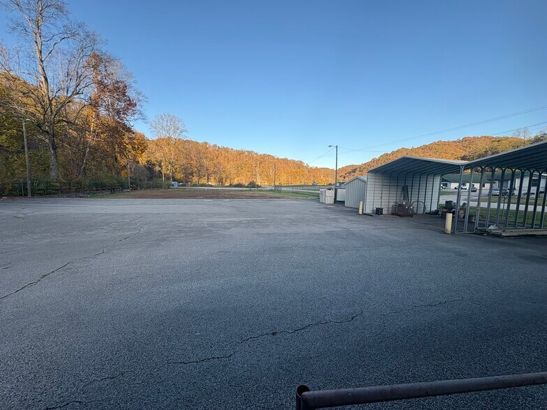 1255 Lakeside Dr, Jackson, KY à vendre - Photo du bâtiment - Image 3 de 12