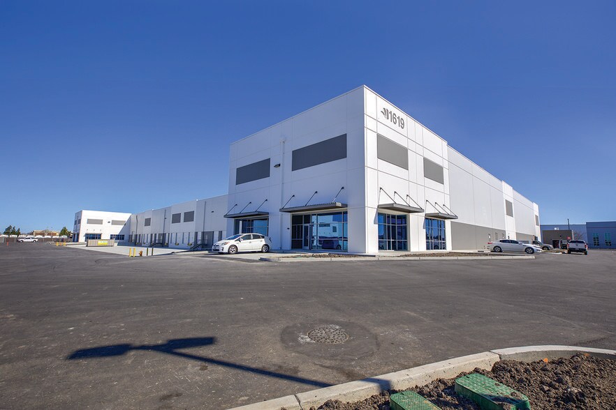 1619 Boeing Way, Stockton, CA à louer - Photo du bâtiment - Image 1 de 6