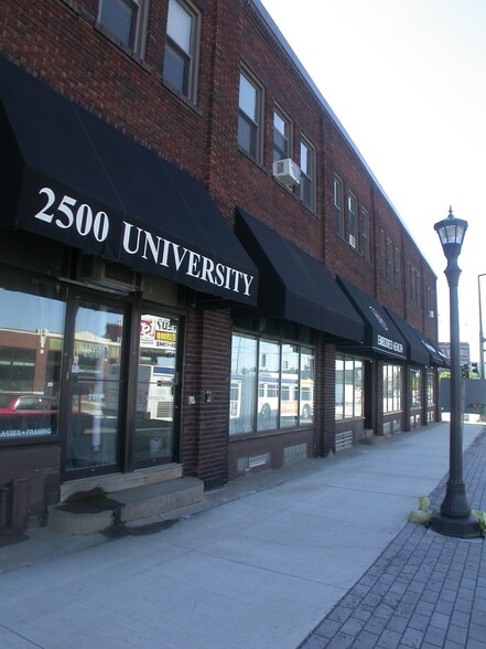 2470-2512 University Ave W, Saint Paul, MN for lease - Building Photo - Image 2 of 9