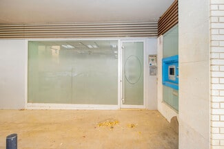 Plus de détails pour Multi-résidentiel à vendre