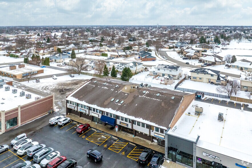 9031 W 151st St, Orland Park, IL à louer - Photo du bâtiment - Image 3 de 4