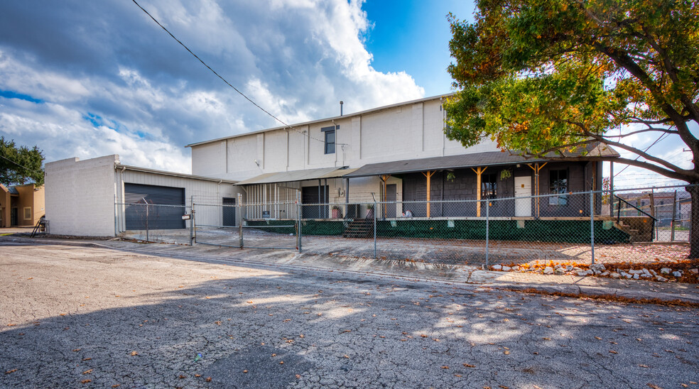 526 San Fernando St, San Antonio, TX for lease - Building Photo - Image 2 of 11