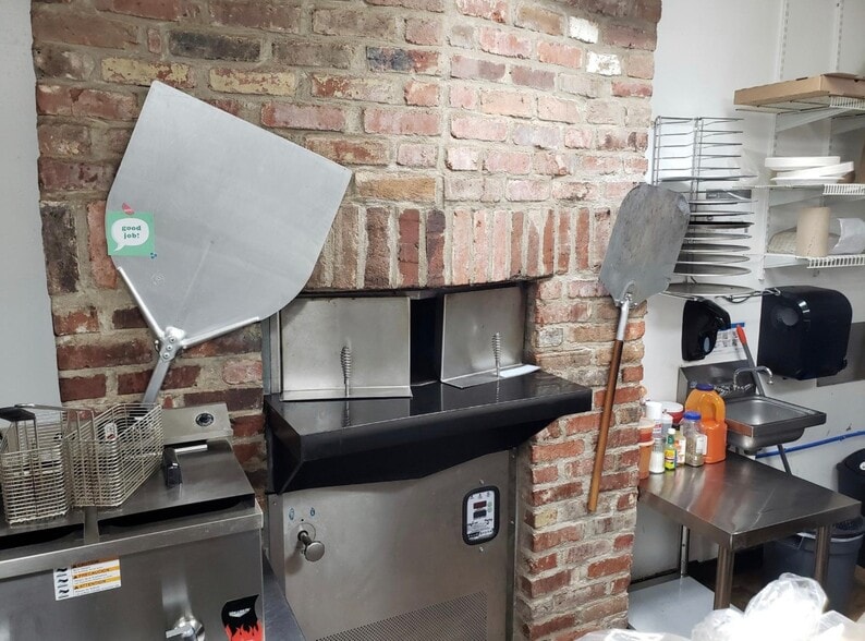 Portfolio of 4 Parcels portefeuille de 4 propriétés à vendre sur LoopNet.ca - Photo du bâtiment - Image 3 de 8