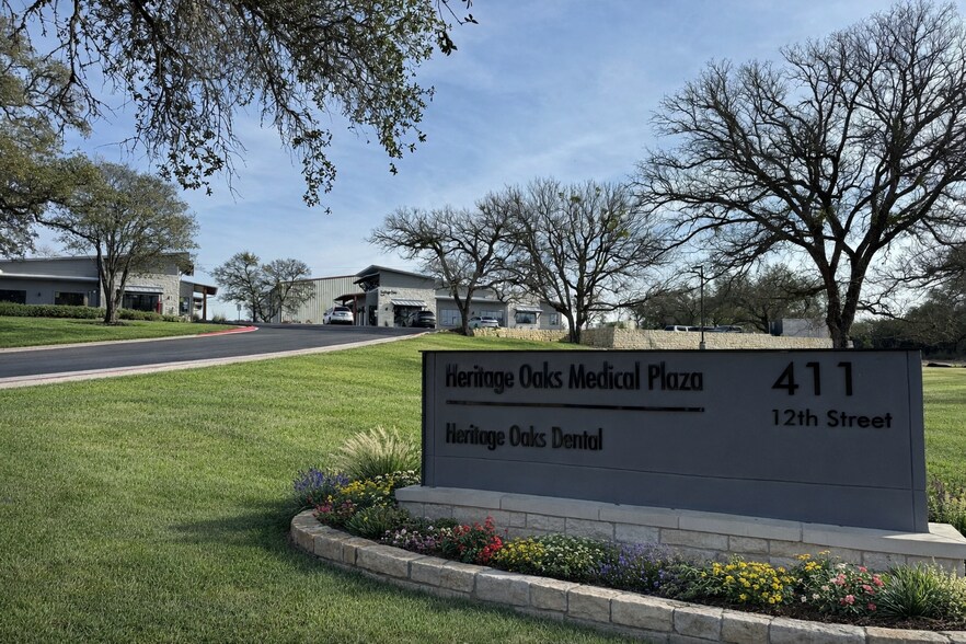 411 12th St, Marble Falls, TX à louer - Photo du bâtiment - Image 3 de 10