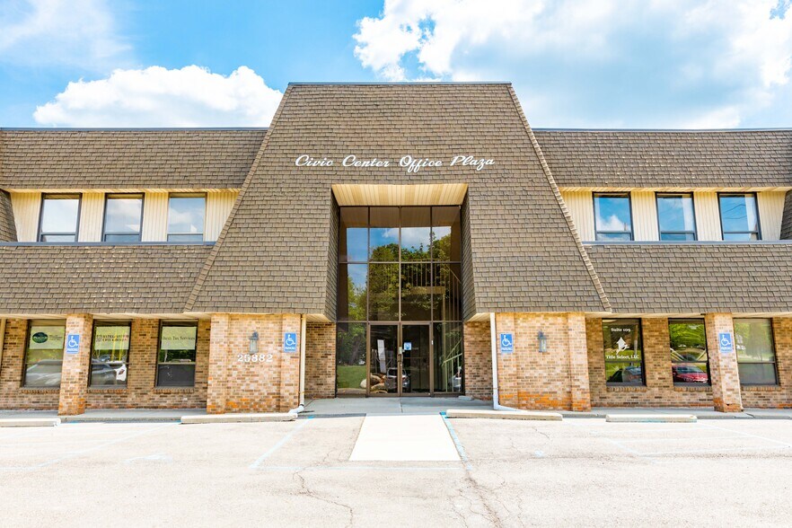 25882 Orchard Lake Rd, Farmington Hills, MI à louer - Photo du bâtiment - Image 3 de 8