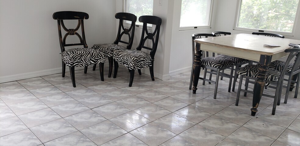 539 Broad Ave, Palisades Park, NJ à vendre - Photo intérieure - Image 3 de 5