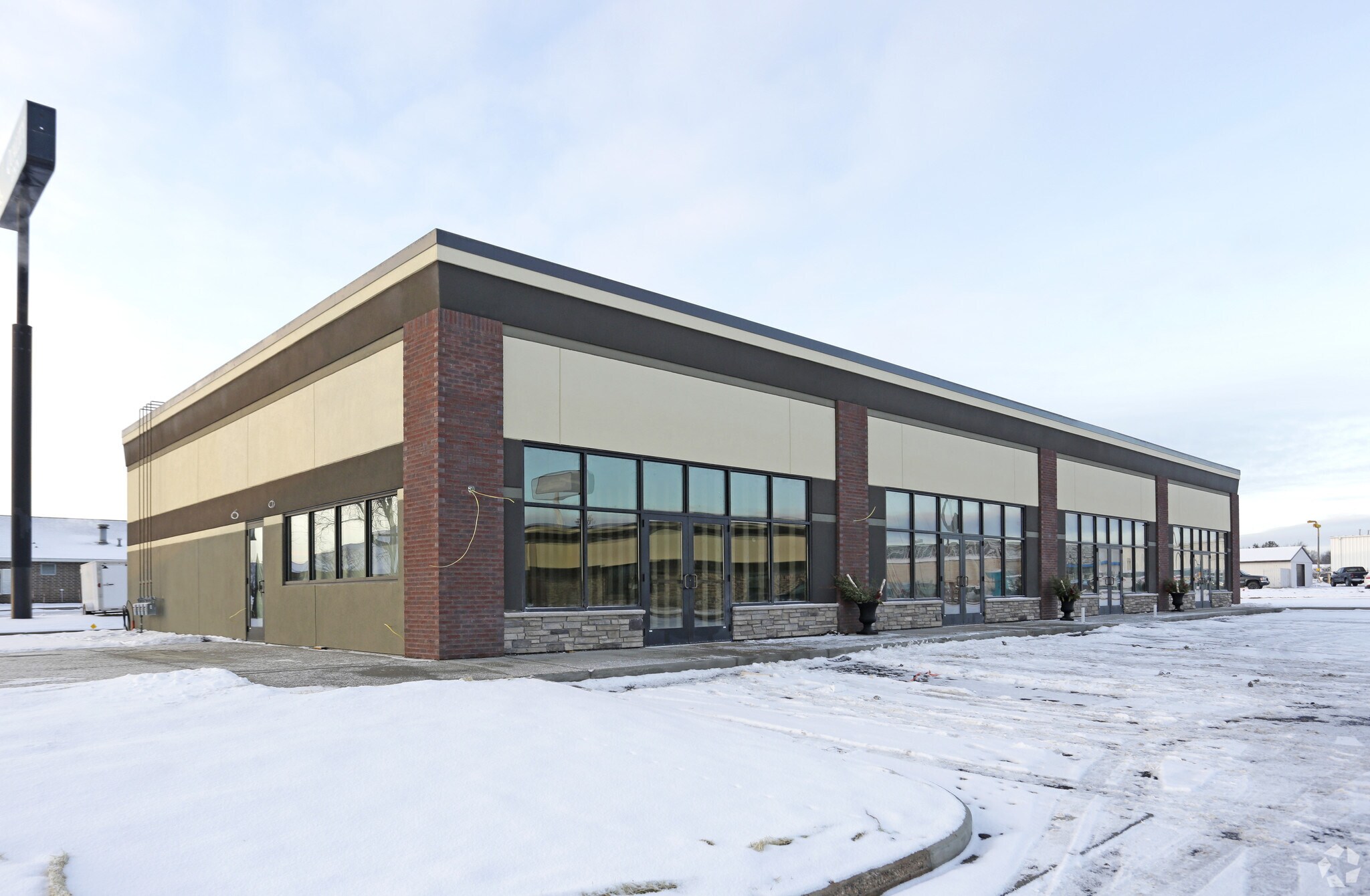 809 Dominion Dr, Hudson, WI for lease Primary Photo- Image 1 of 4