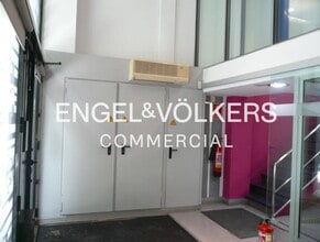 Retail in Barcelona, Barcelona for lease Interior Photo- Image 2 of 5