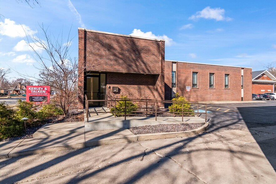 431 S Grand Ave W, Springfield, IL à vendre - Photo du bâtiment - Image 2 de 12