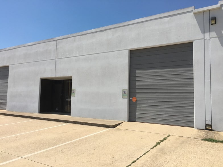 901 Terminal Rd, Fort Worth, TX for lease - Building Photo - Image 3 of 14