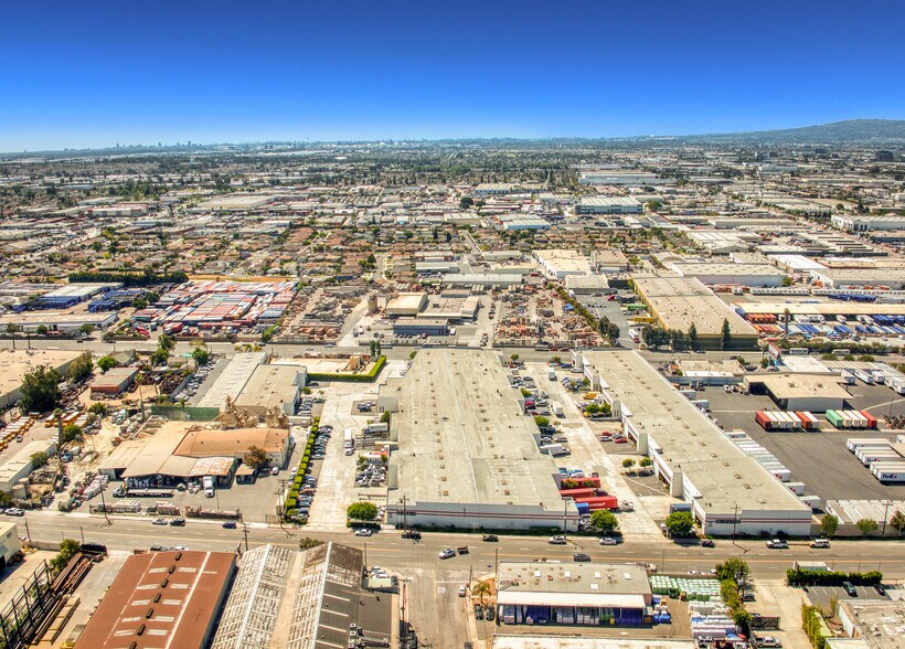 241-317 E Redondo Beach Blvd, Gardena, CA for lease - Building Photo - Image 1 of 15