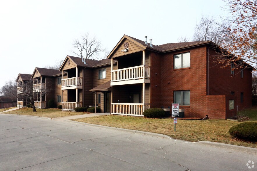 1620 Vine St, West Des Moines, IA à vendre - Photo principale - Image 1 de 4
