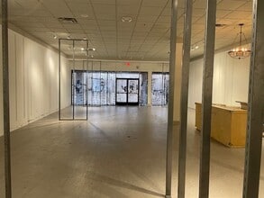 2000 N Neil St, Champaign, IL à louer Photo intérieure- Image 2 de 2