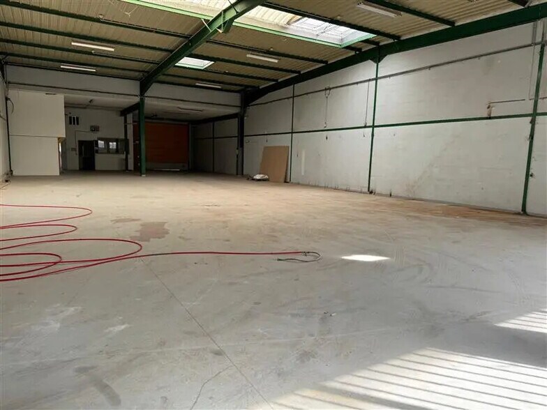 Flex in Lognes for lease - Interior Photo - Image 3 of 3