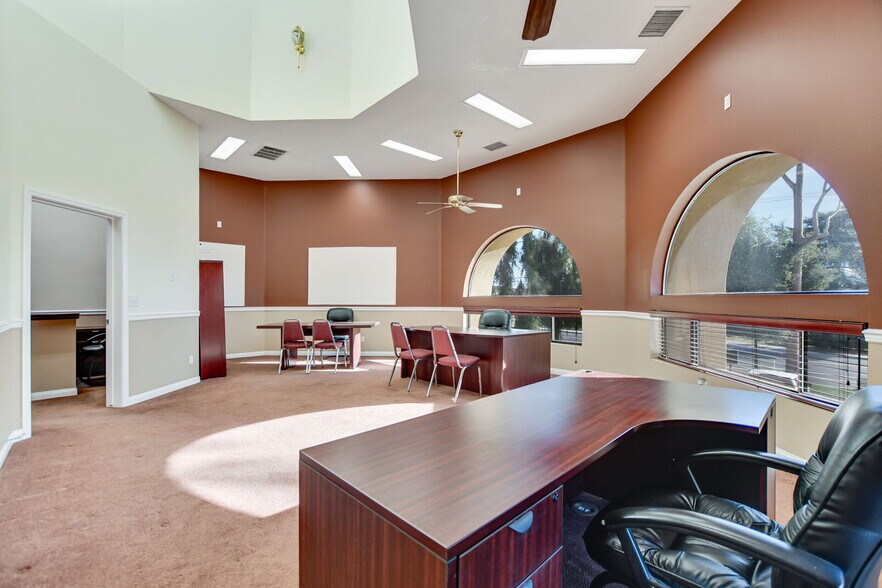 34590 W County Line Rd, Yucaipa, CA à louer - Photo du bâtiment - Image 2 de 21