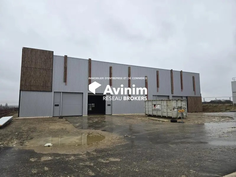 Industrial in Louvres for lease Building Photo- Image 1 of 6