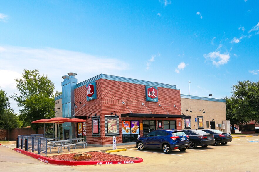 8416 Davis Blvd, North Richland Hills, TX à louer - Photo du bâtiment - Image 1 de 7