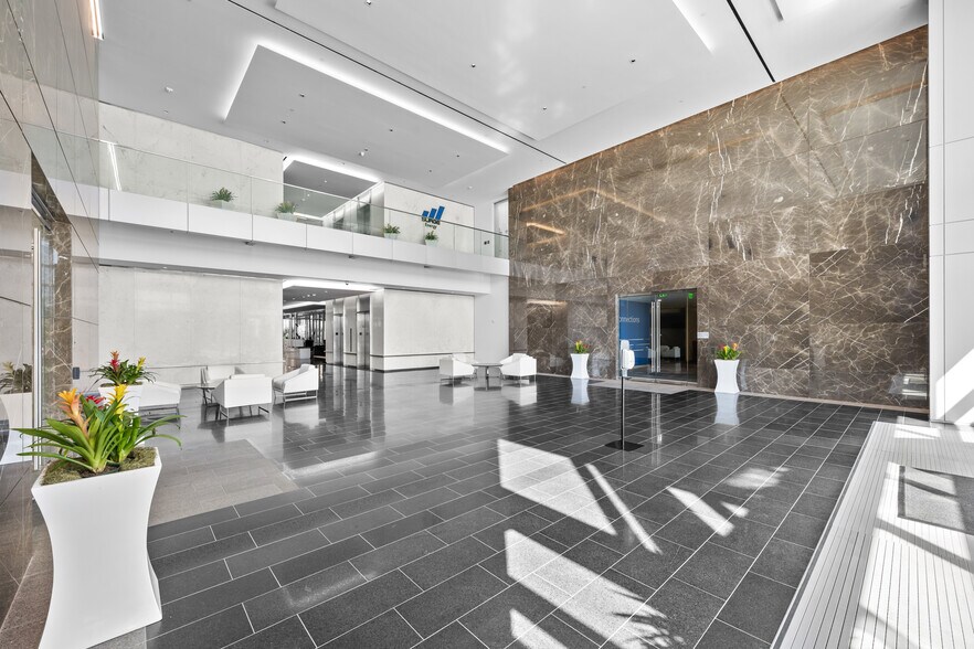 11330 Clay Rd, Houston, TX à louer - Hall d’entrée - Image 3 de 14