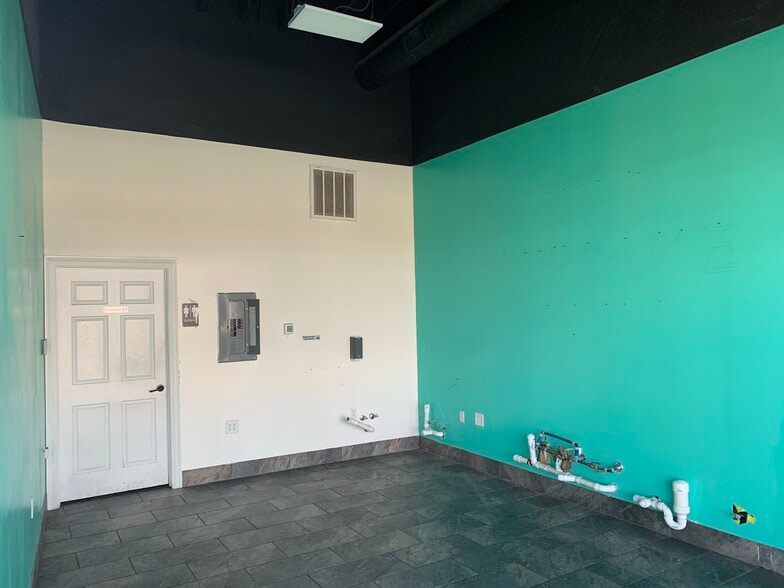 4460 Keith St NW, Cleveland, TN for sale - Interior Photo - Image 2 of 29