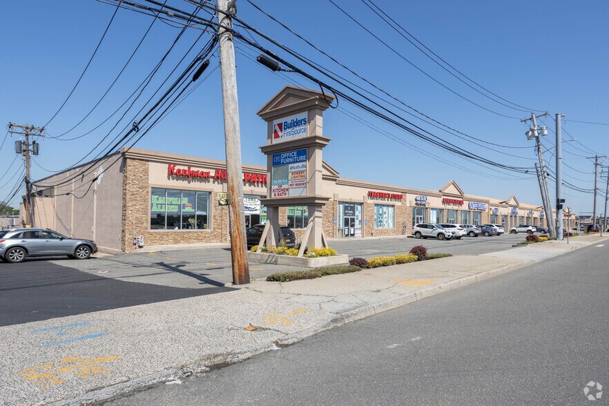 1200-1220 Route 110, East Farmingdale, NY à louer - Photo du bâtiment - Image 1 de 11