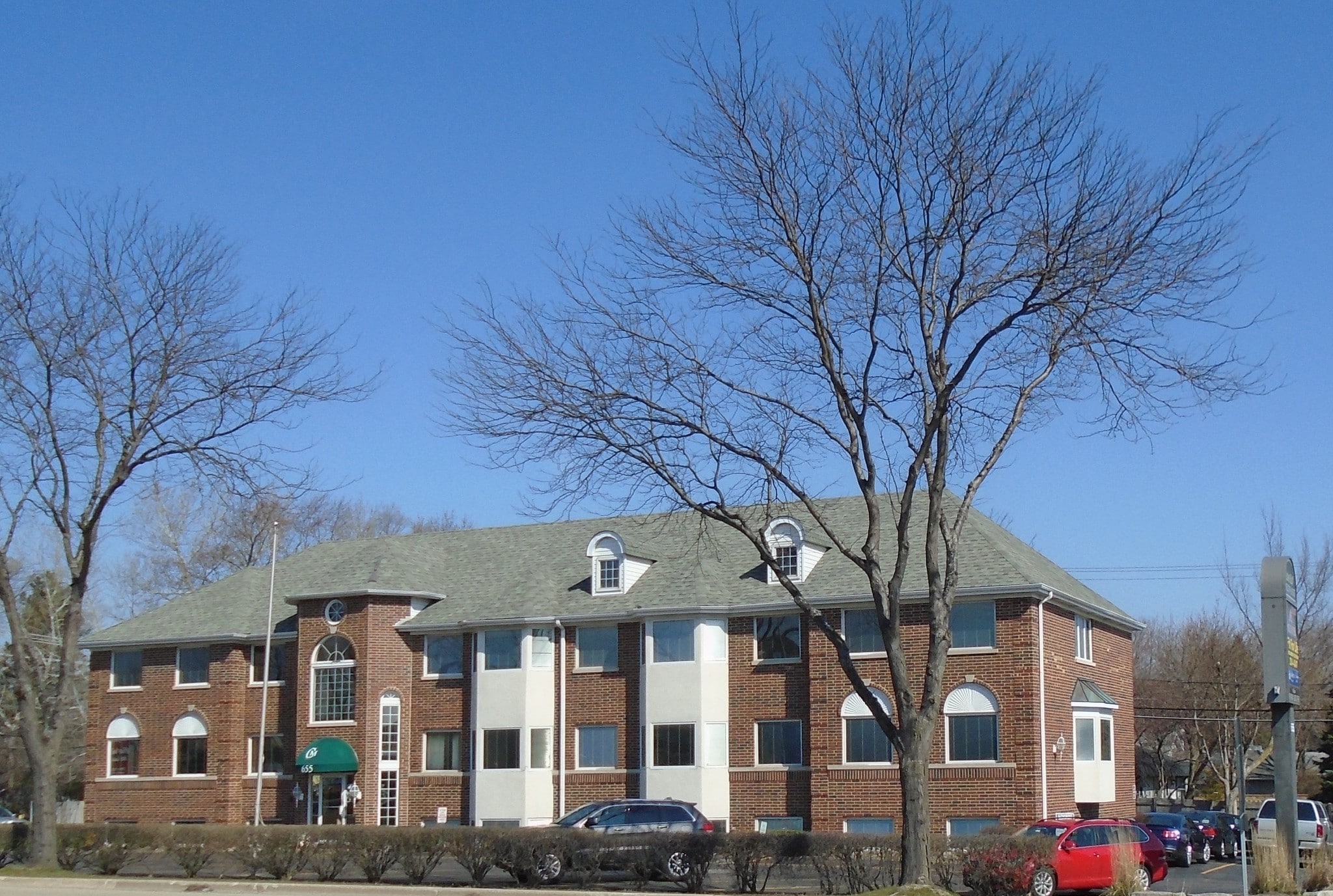 655 Rockland Rd, Lake Bluff, IL for sale Primary Photo- Image 1 of 13