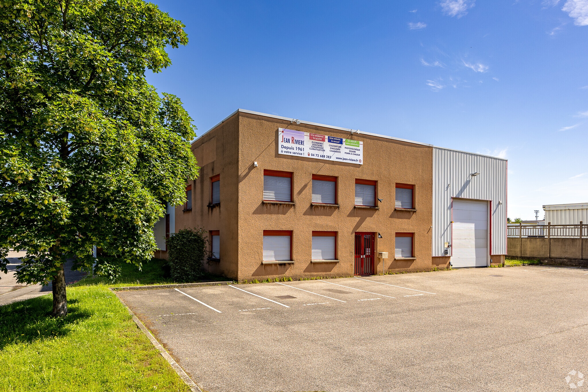 5 Allée Des Erables, Vénissieux for lease Primary Photo- Image 1 of 30