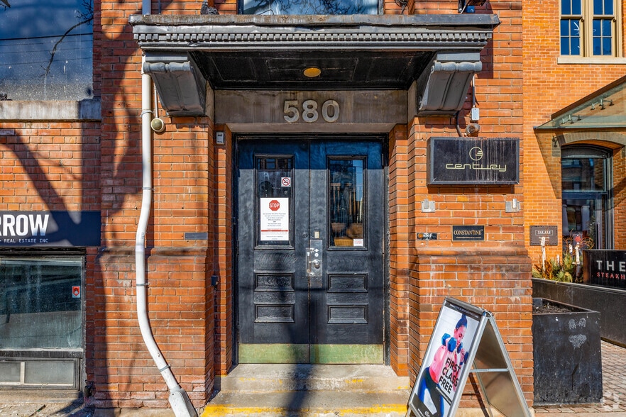 580 King St W, Toronto, ON à louer - Photo du bâtiment - Image 2 de 4