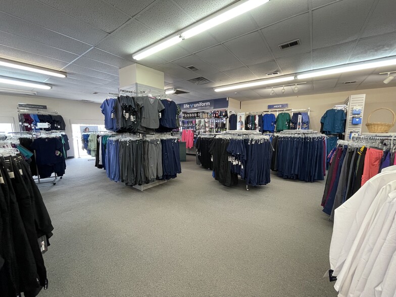 249 Old Country Rd, Carle Place, NY for sale - Interior Photo - Image 3 of 13