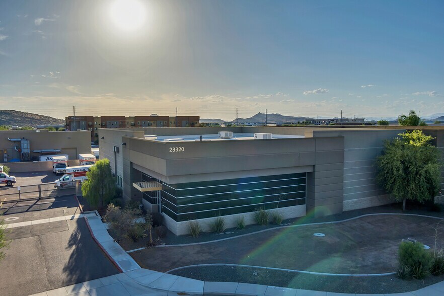 23320 N 18th Dr, Phoenix, AZ à vendre - Photo du bâtiment - Image 2 de 27