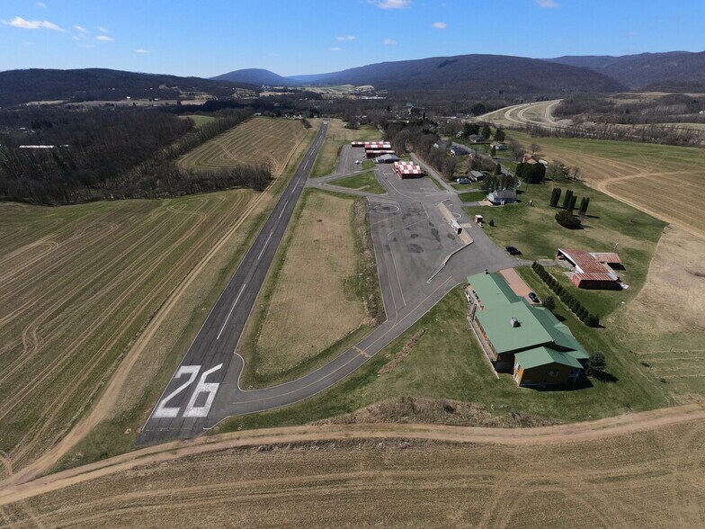 600 Airport Dr, Mifflintown, PA à vendre - Photo du bâtiment - Image 3 de 23