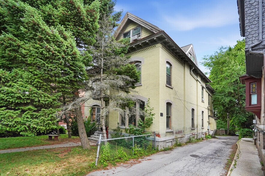40 S Hamilton St, Poughkeepsie, NY à vendre - Photo du bâtiment - Image 3 de 22