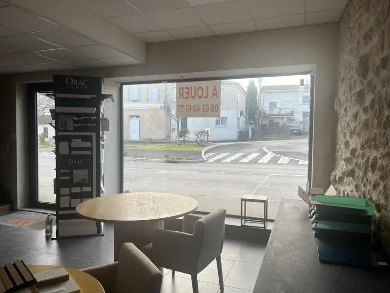 Office in Blanquefort for lease Interior Photo- Image 1 of 6