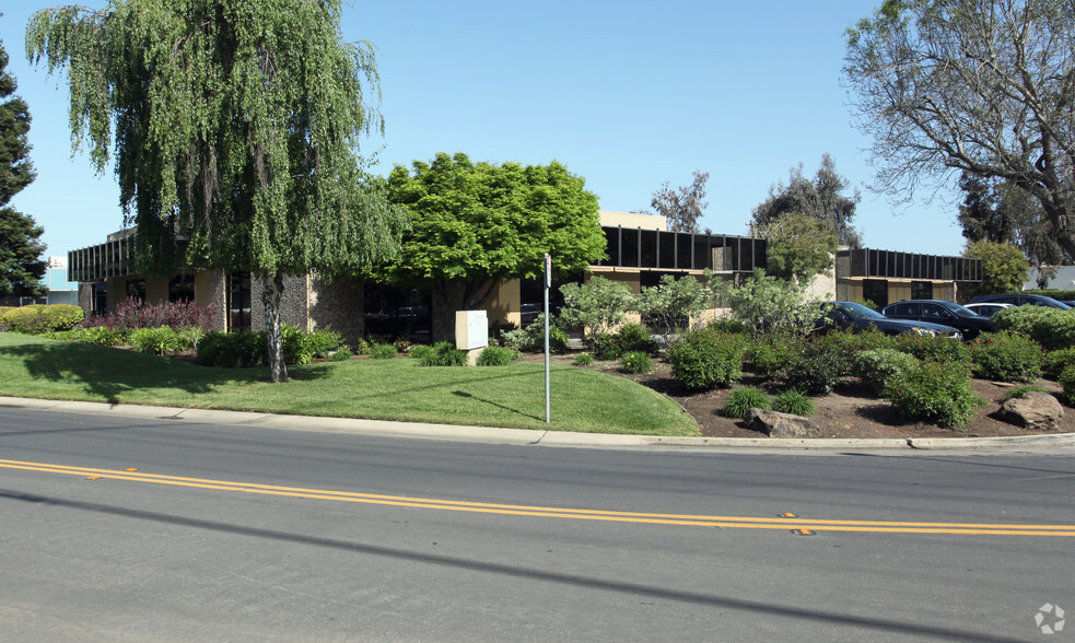 3925-3945 Bohannon Dr, Menlo Park, CA à louer - Photo principale - Image 1 de 6