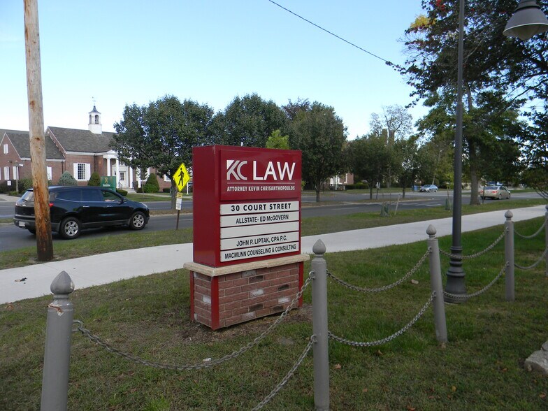 30 Court St, Westfield, MA à louer - Photo du bâtiment - Image 3 de 7