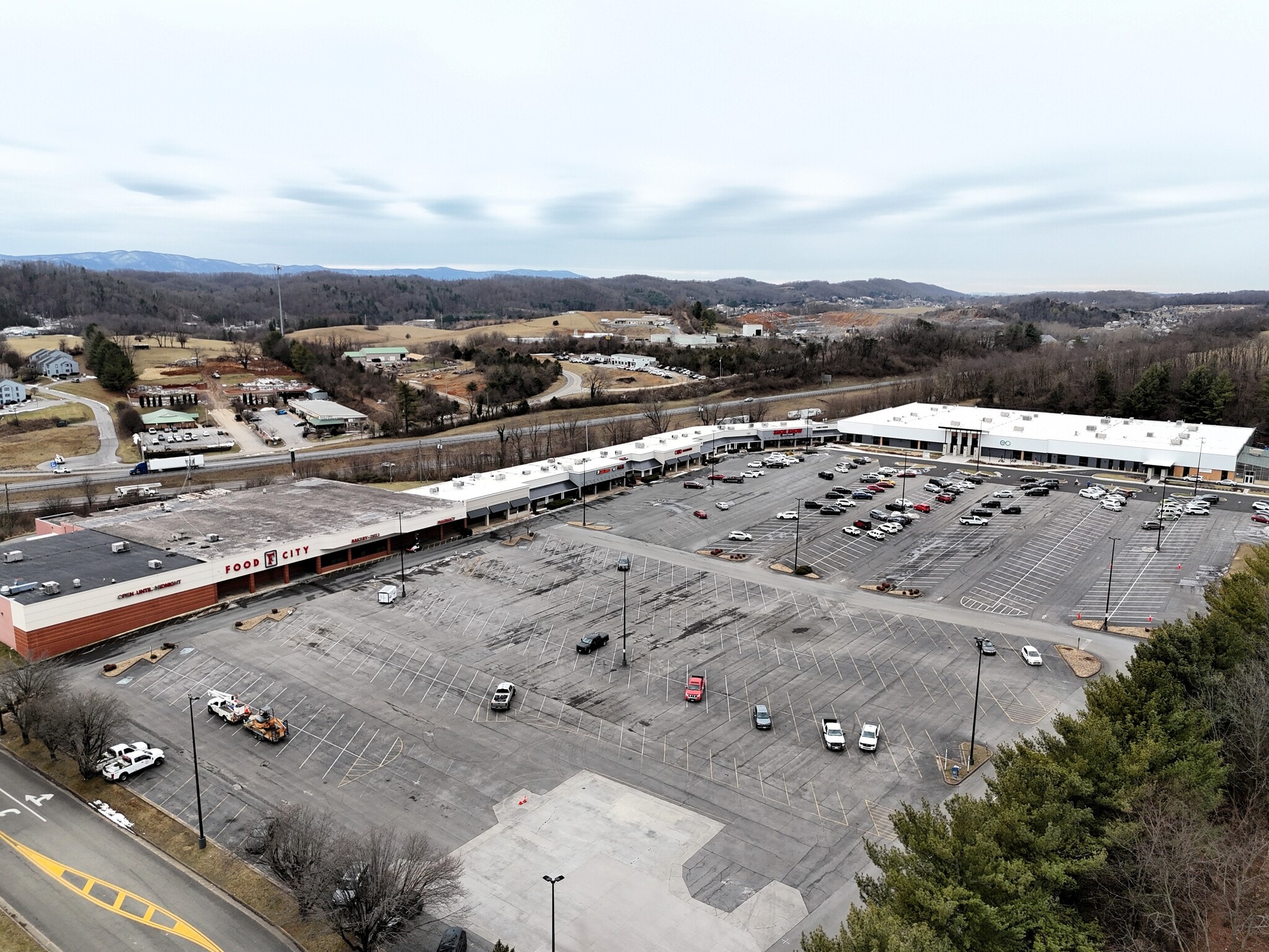 308-386 Towne Center Dr, Abingdon, VA for lease Primary Photo- Image 1 of 6