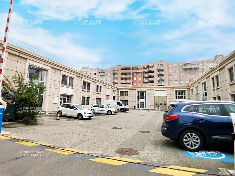 17-19 Rue Jean Bourgey, Villeurbanne à louer - Photo du bâtiment - Image 1 de 12