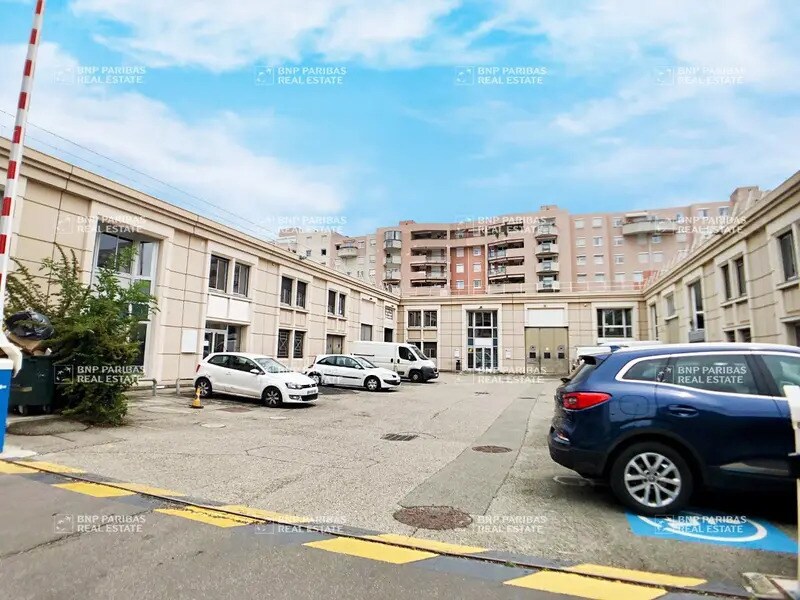 17-19 Rue Jean Bourgey, Villeurbanne à louer Photo du bâtiment- Image 1 de 13