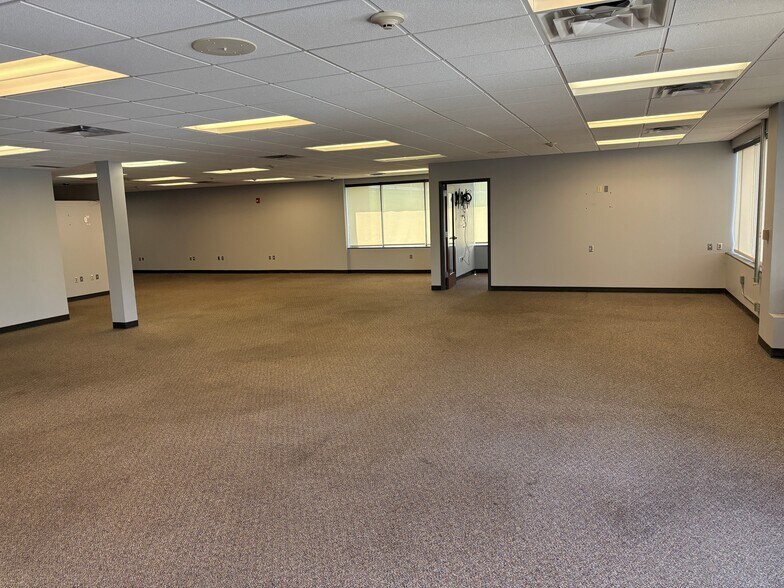 8600 W 110th St, Overland Park, KS à louer - Photo du bâtiment - Image 3 de 8