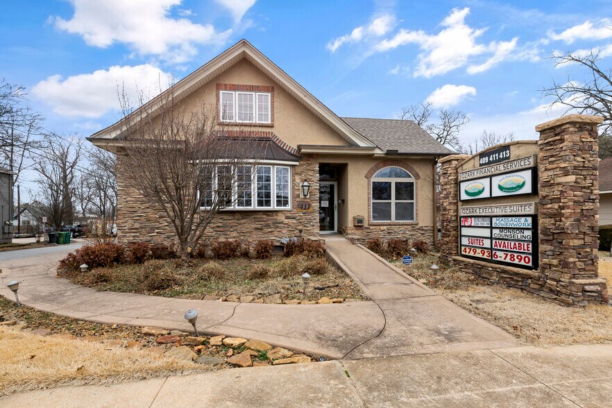 409 W Poplar St, Rogers, AR à louer - Photo du bâtiment - Image 1 de 32