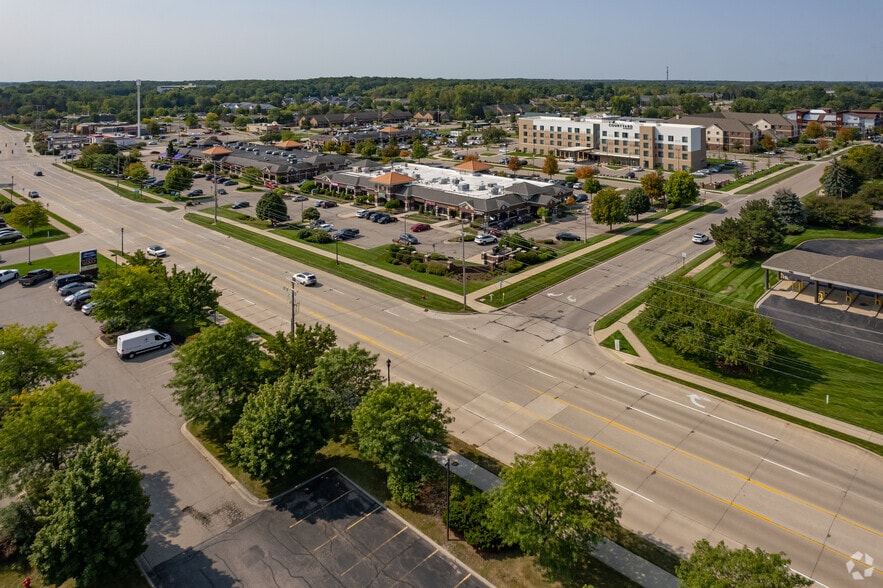3552 Meridian Crossings Dr, Okemos, MI à louer - Aérien - Image 3 de 4