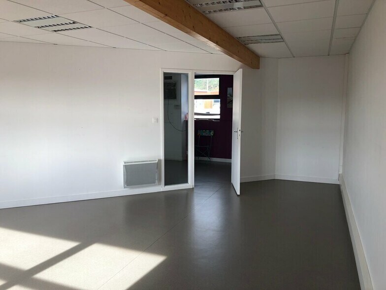Office in Brest for lease - Interior Photo - Image 2 of 11