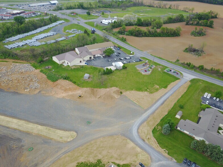 100 Land Outlook Ln, Shippensburg, PA à louer - Photo du bâtiment - Image 2 de 7
